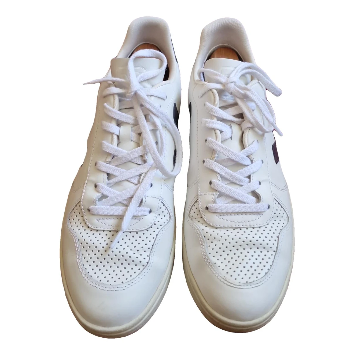 Pre-owned Veja Leather Low Trainers In White