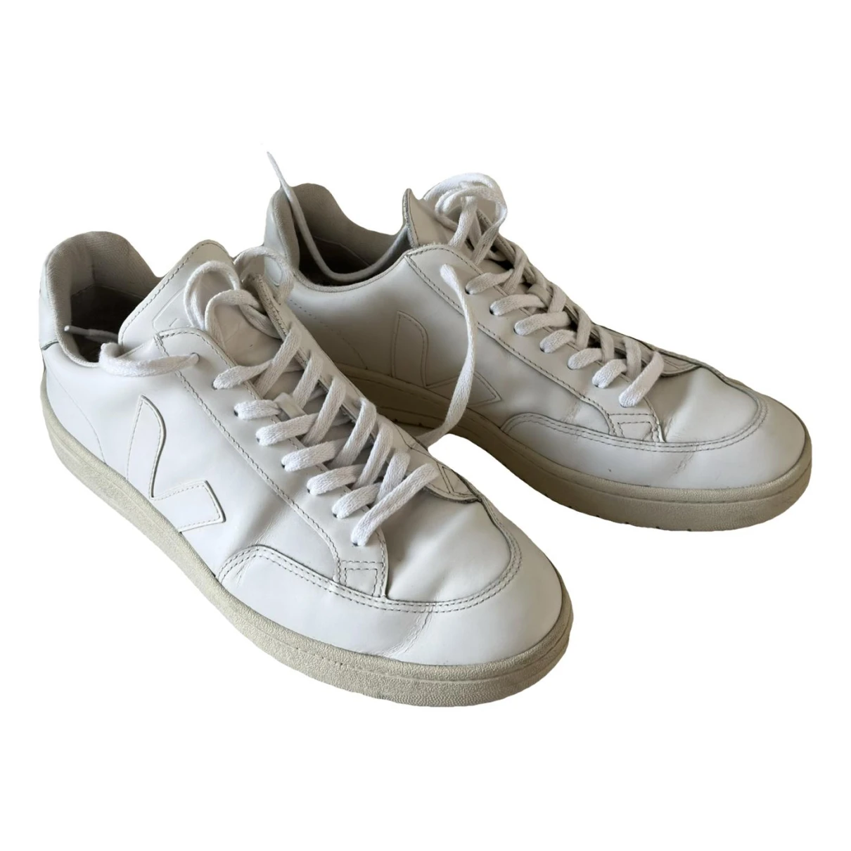 Pre-owned Veja V-12 Vegan Leather Low Trainers In White