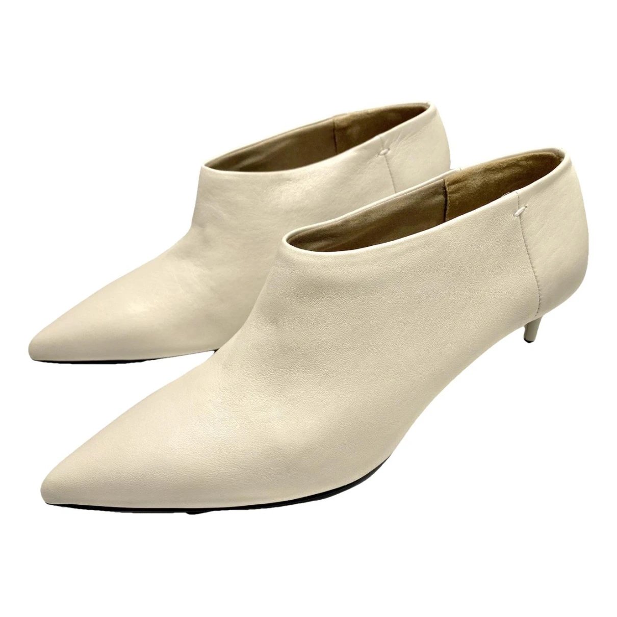 Pre-owned Max Mara Leather Boots In White
