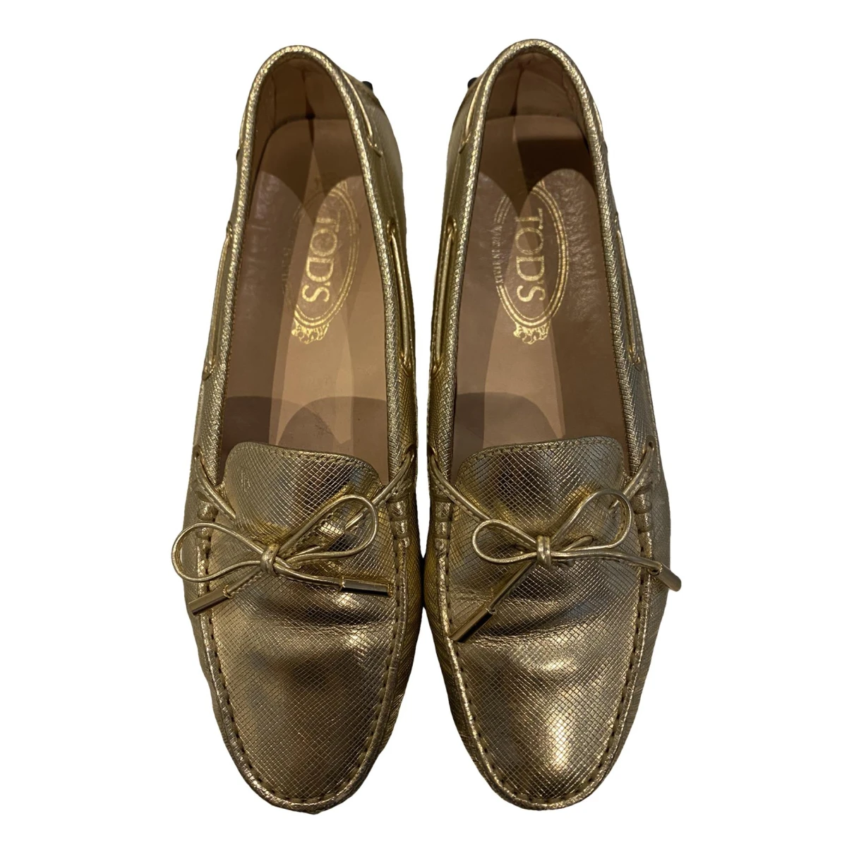 Pre-owned Tod's Gommino Leather Flats In Gold