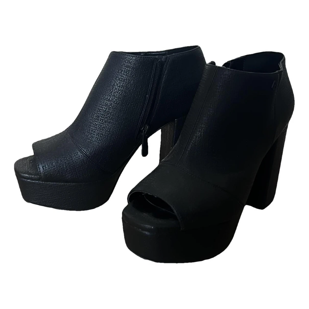Pre-owned Armani Exchange Vegan Leather Heels In Black