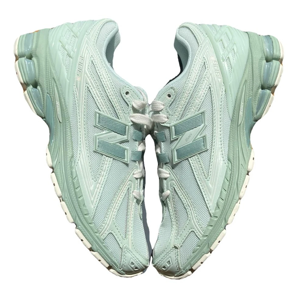 Pre-owned New Balance Leather Trainers In Green