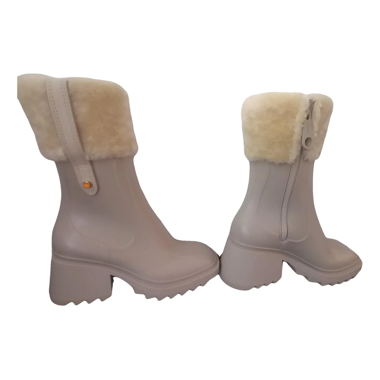 Pre-owned Chloé Betty Snow Boots In Beige