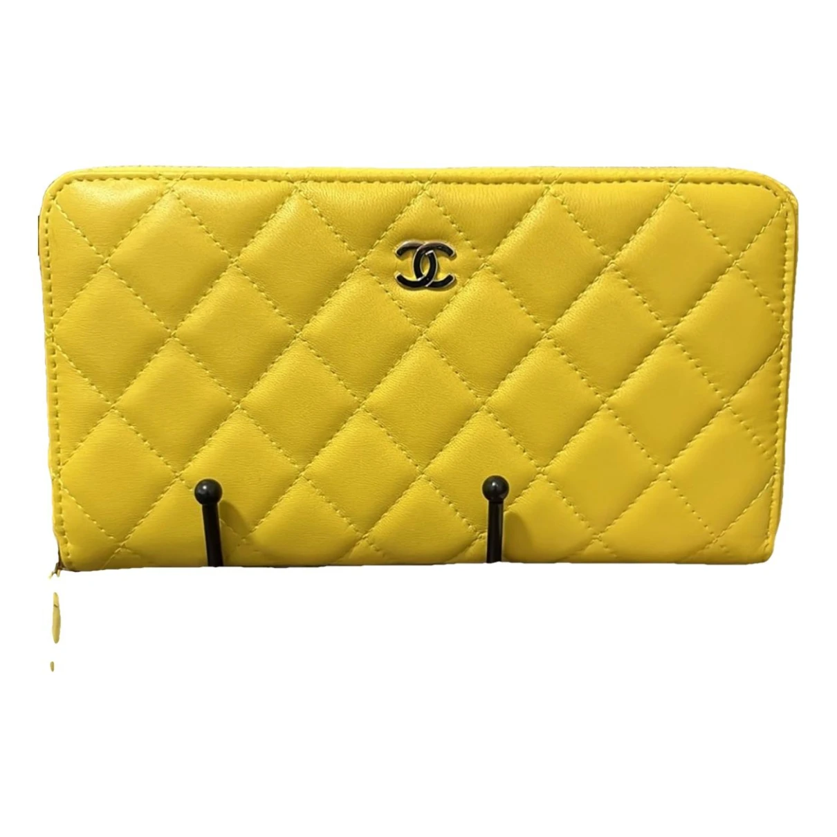 Pre-owned Chanel Leather Wallet In Yellow