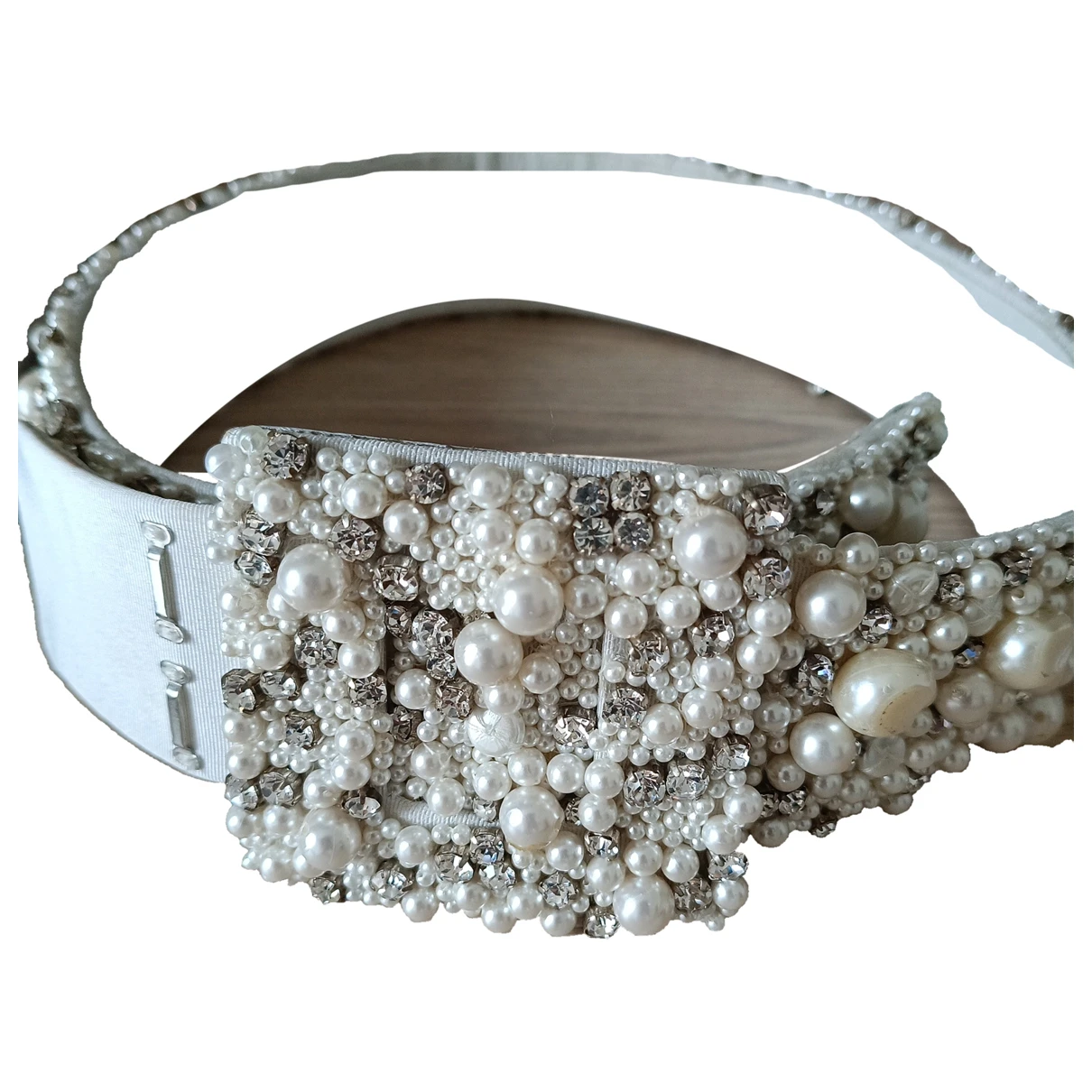 Pre-owned Vera Wang Belt In White
