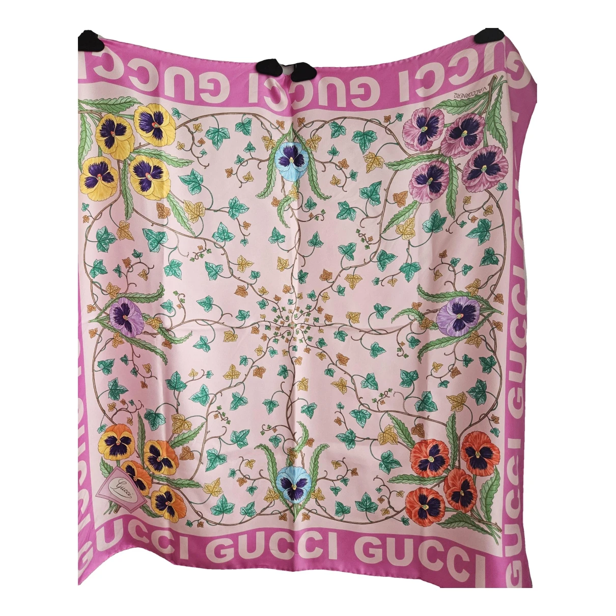 Pre-owned Gucci Silk Neckerchief In Pink