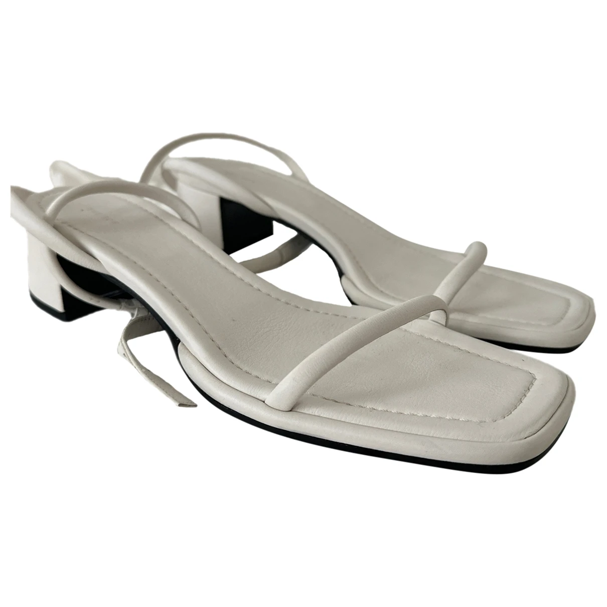 Pre-owned The Row Leather Sandal In White