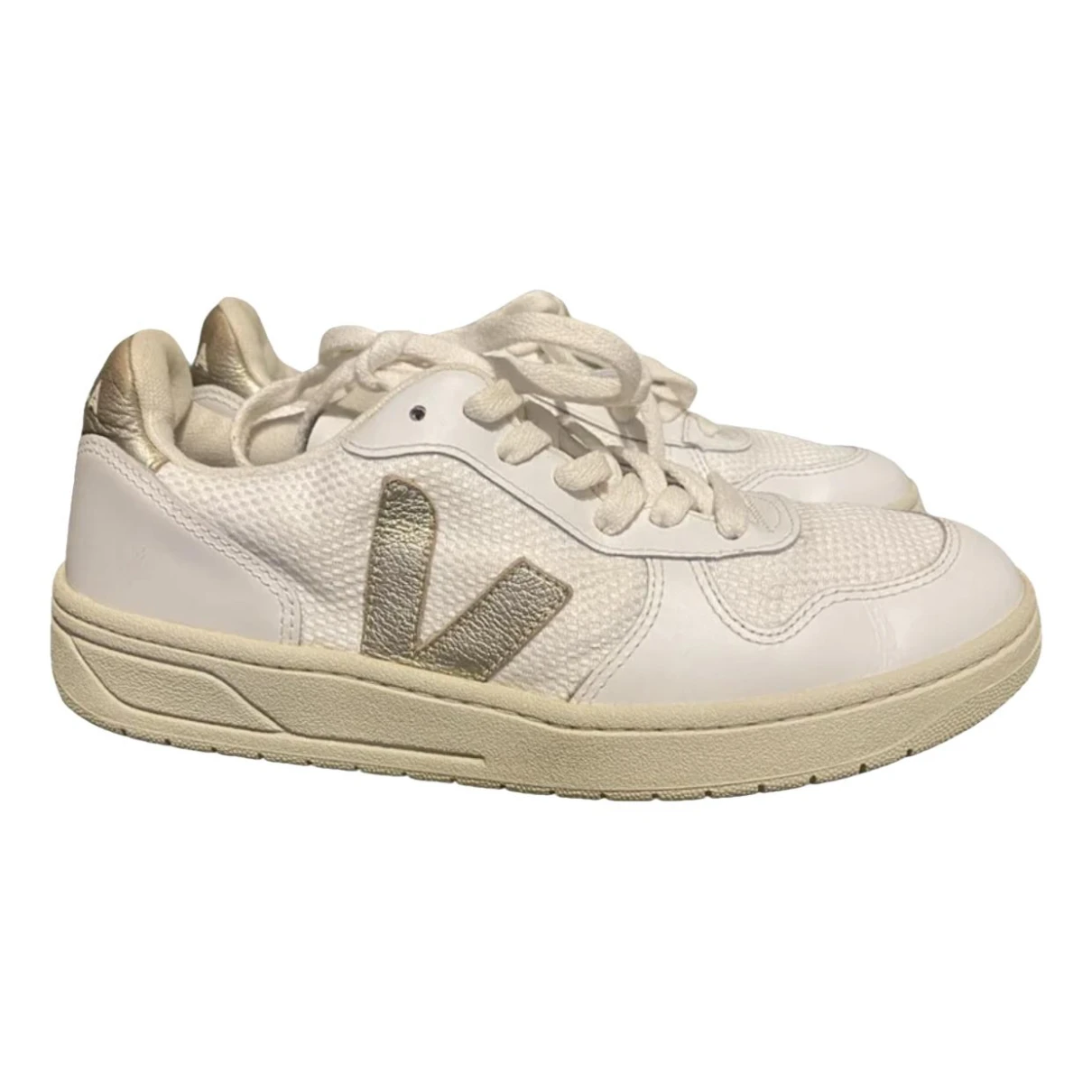 Pre-owned Veja V-10 Leather Trainers In White
