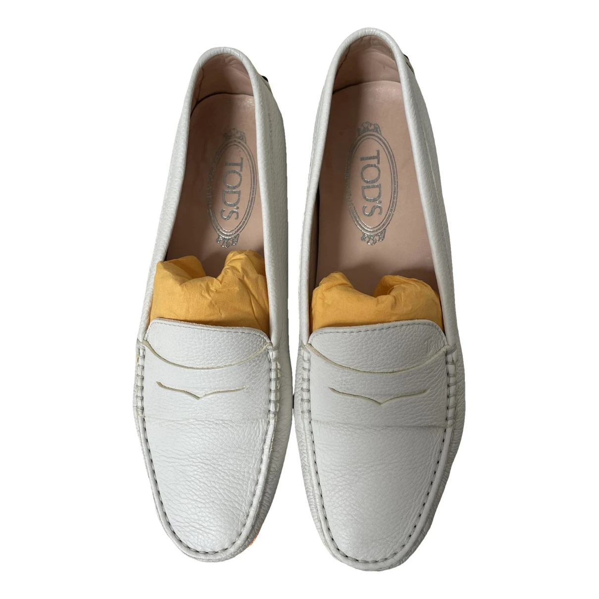 Pre-owned Tod's Gommino Leather Flats In White