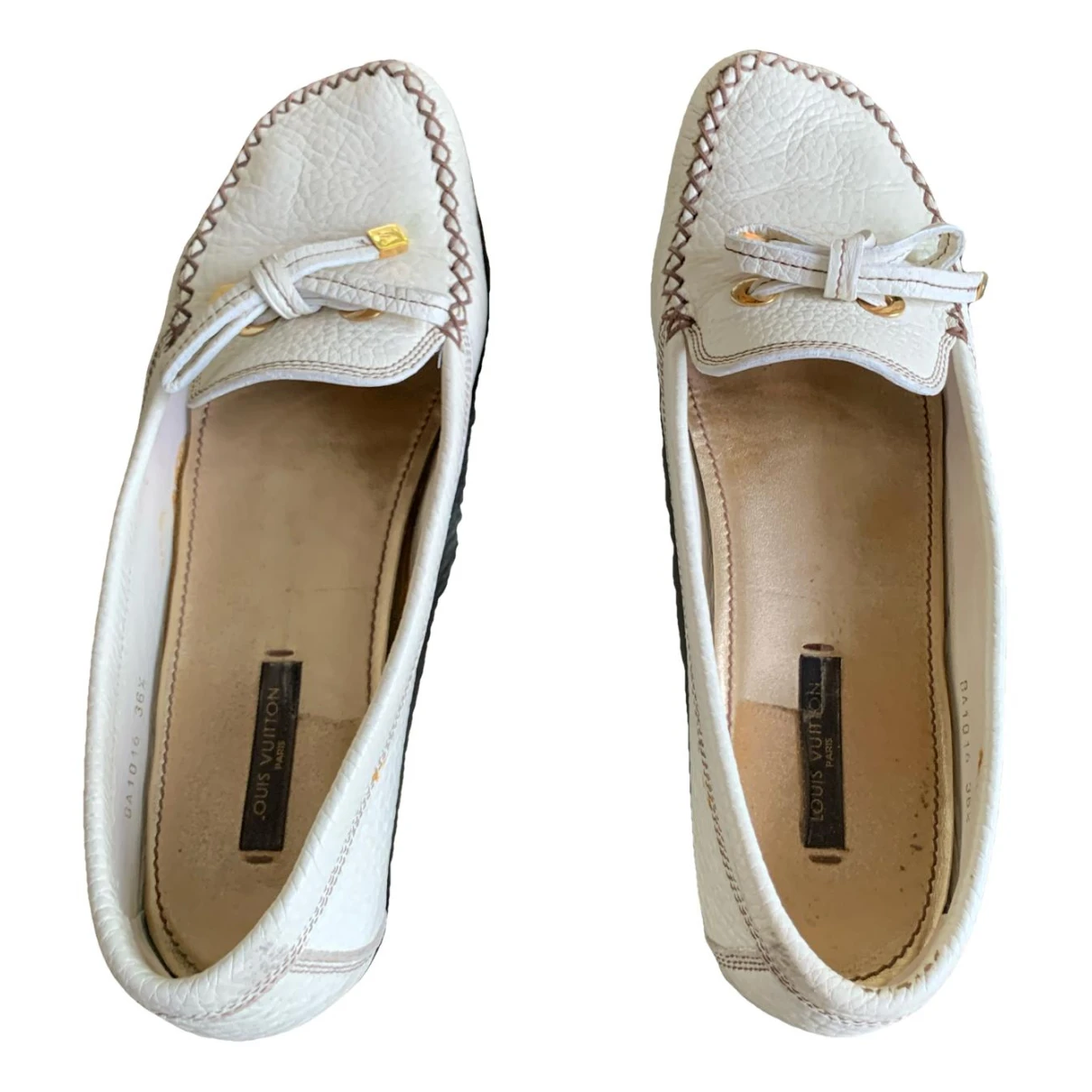 Pre-owned Louis Vuitton Leather Flats In White