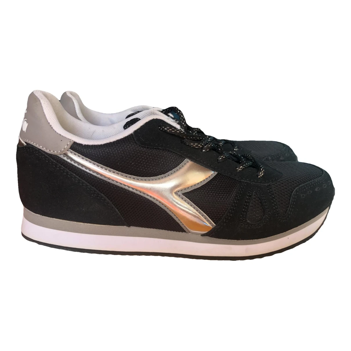 Pre-owned Diadora Trainers In Black
