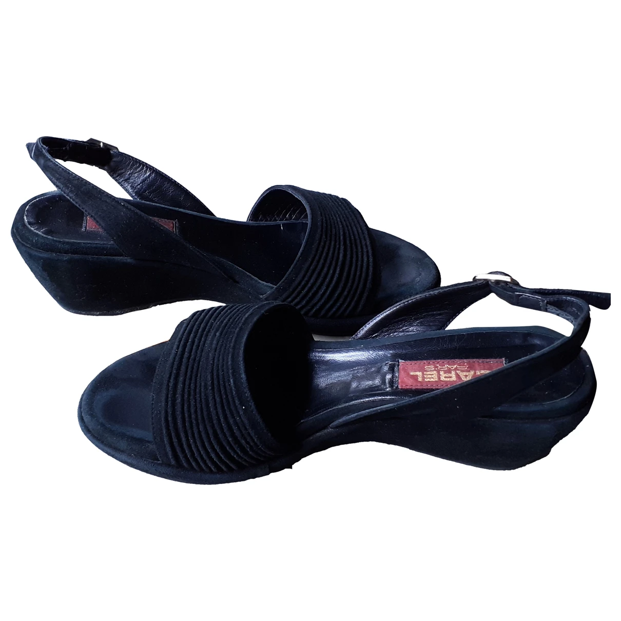 Pre-owned Carel Sandals In Black