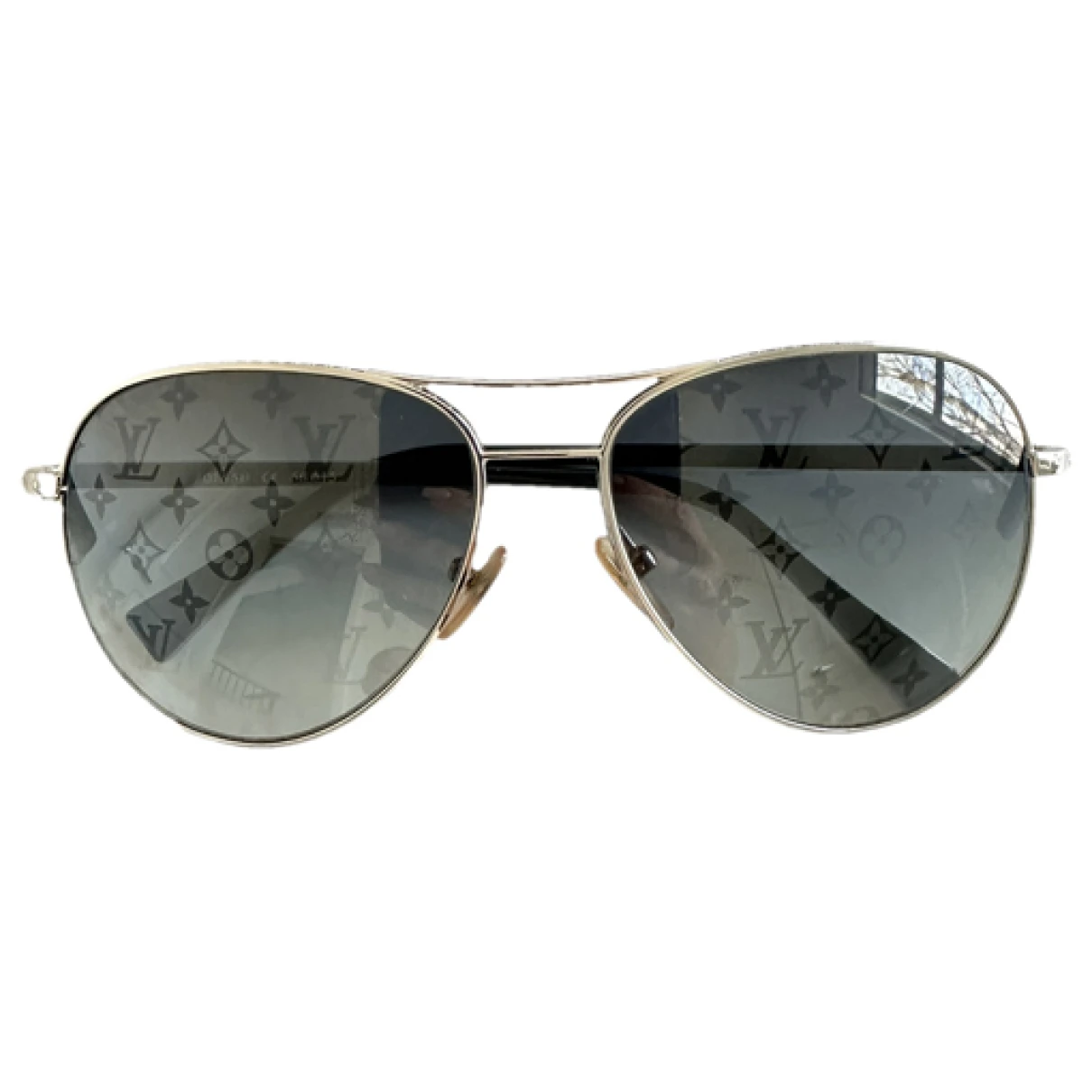 Pre-owned Louis Vuitton Aviator Sunglasses In Grey