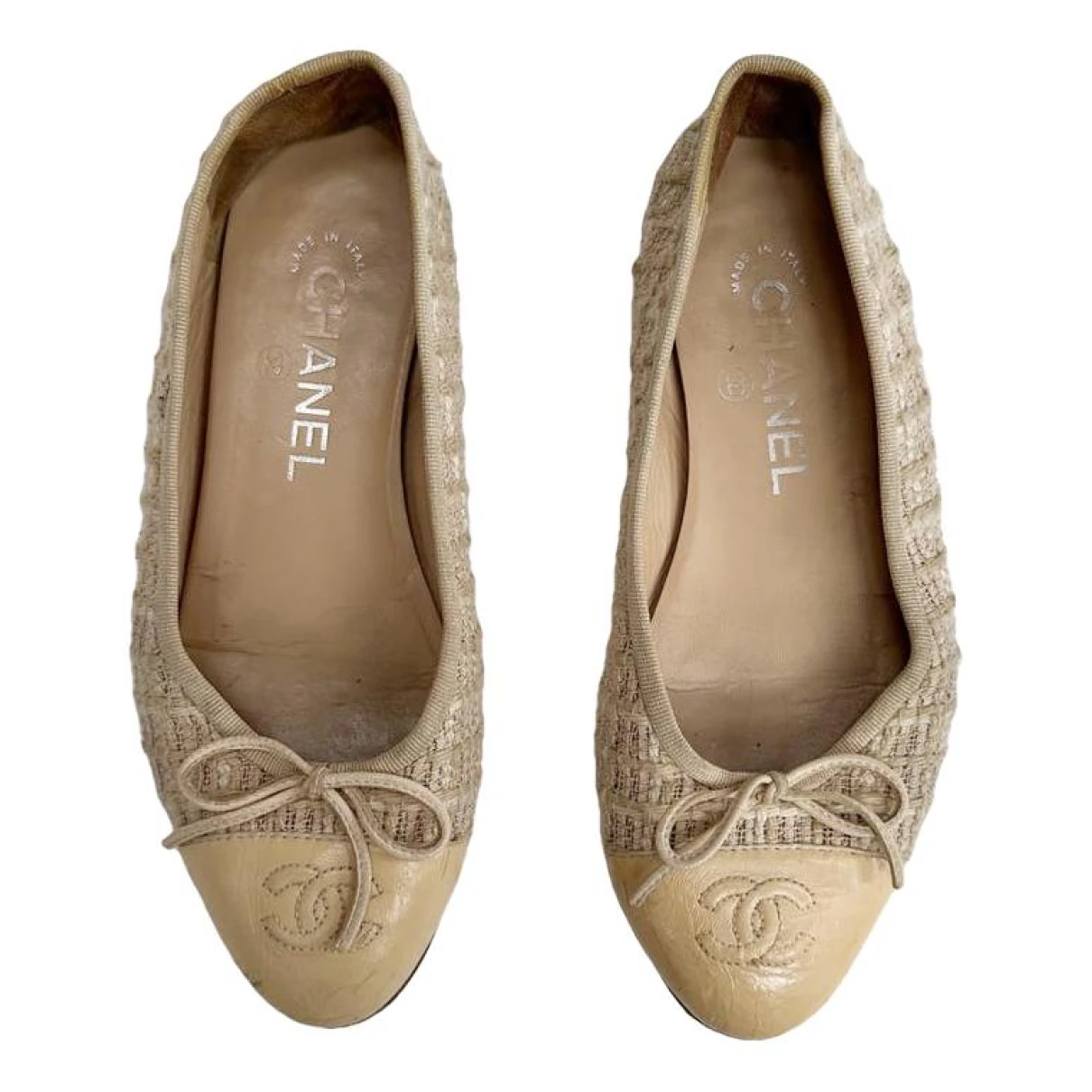 Pre-owned Chanel Cloth Ballet Flats In Beige