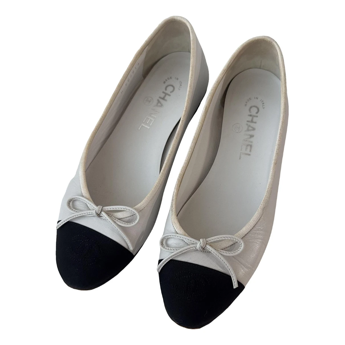 Pre-owned Chanel Cambon Leather Ballet Flats In White