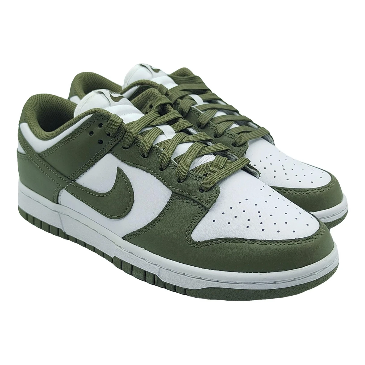 Pre-owned Nike Sb Dunk Low Leather Trainers In Green