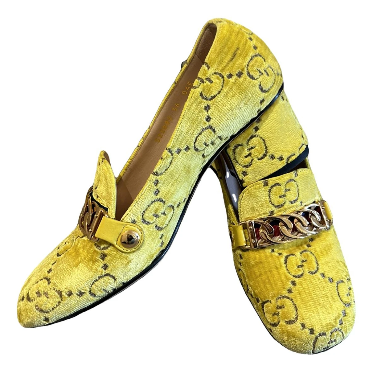 Pre-owned Gucci Velvet Heels In Yellow