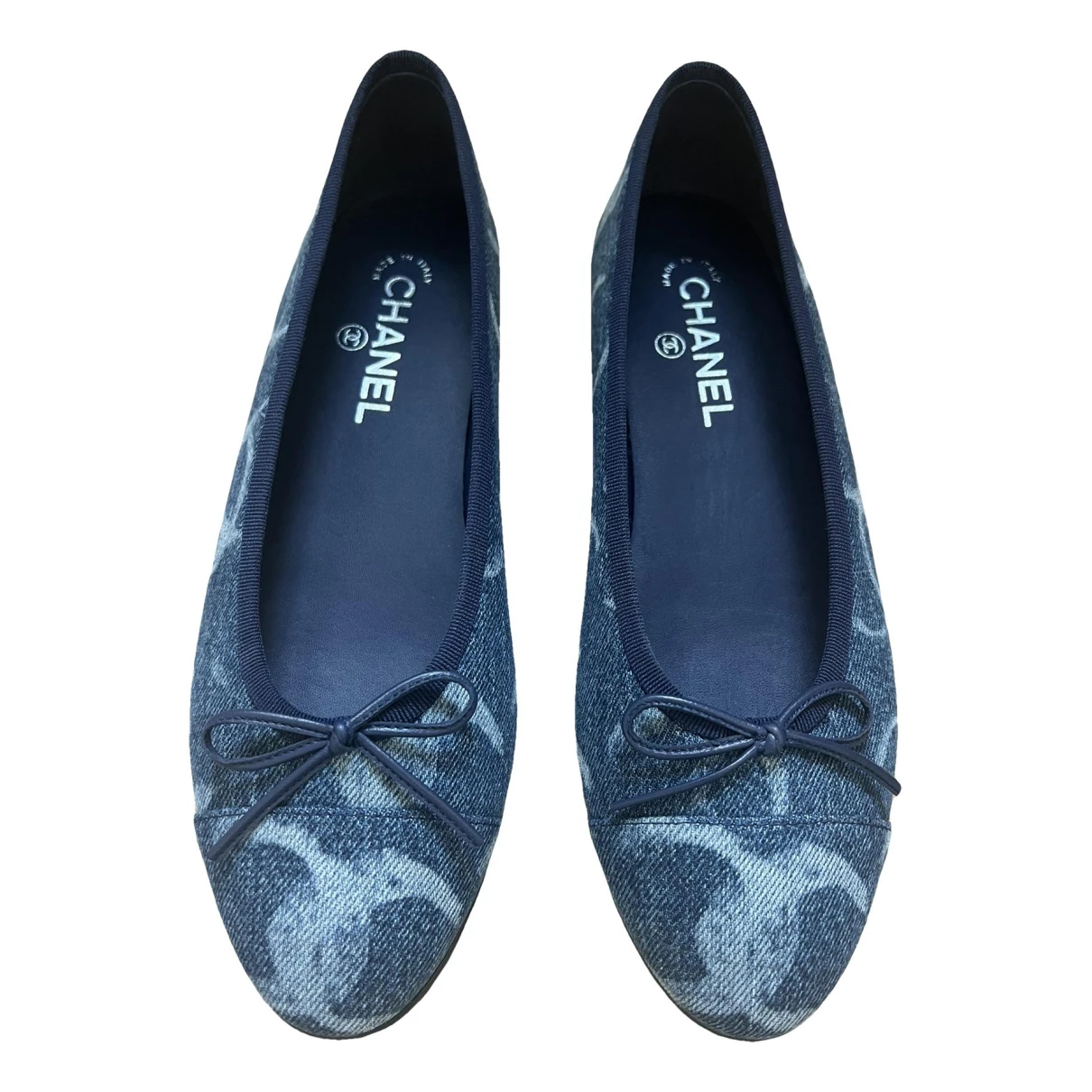 Pre-owned Chanel Cloth Ballet Flats In Blue