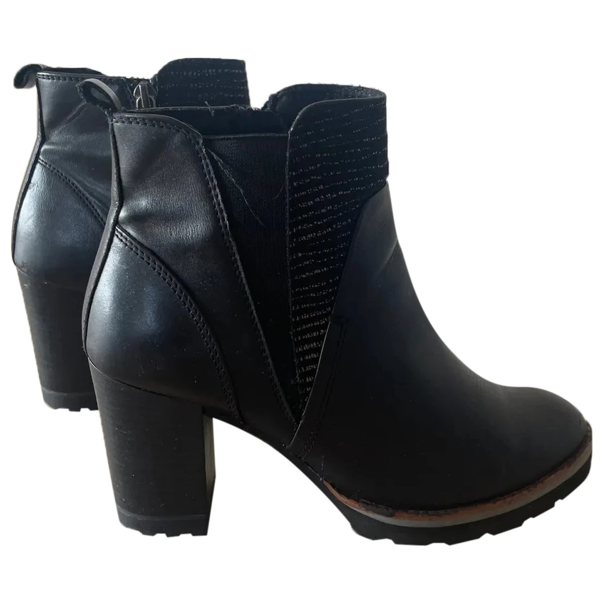 Pre-owned Tamaris Leather Ankle Boots In Black