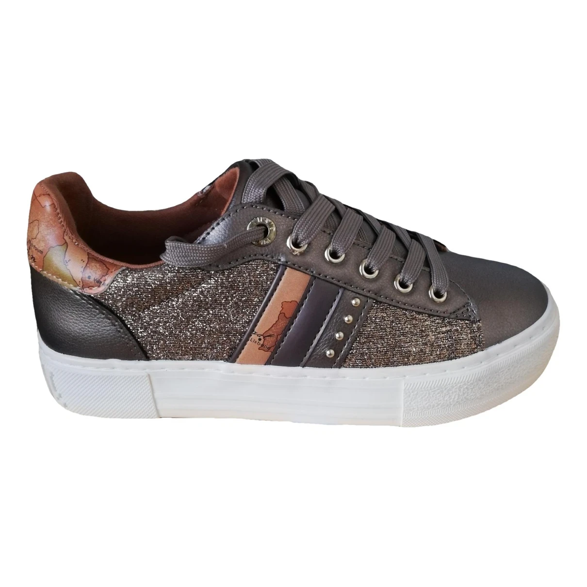 Pre-owned Alviero Martini Leather Trainers In Gold