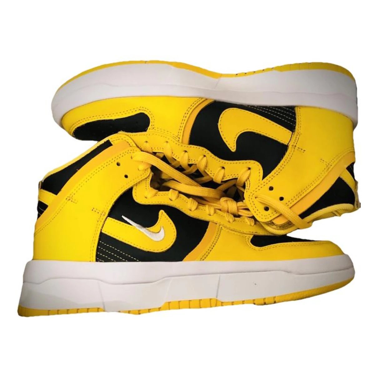 Pre-owned Nike Sb Dunk Trainers In Yellow