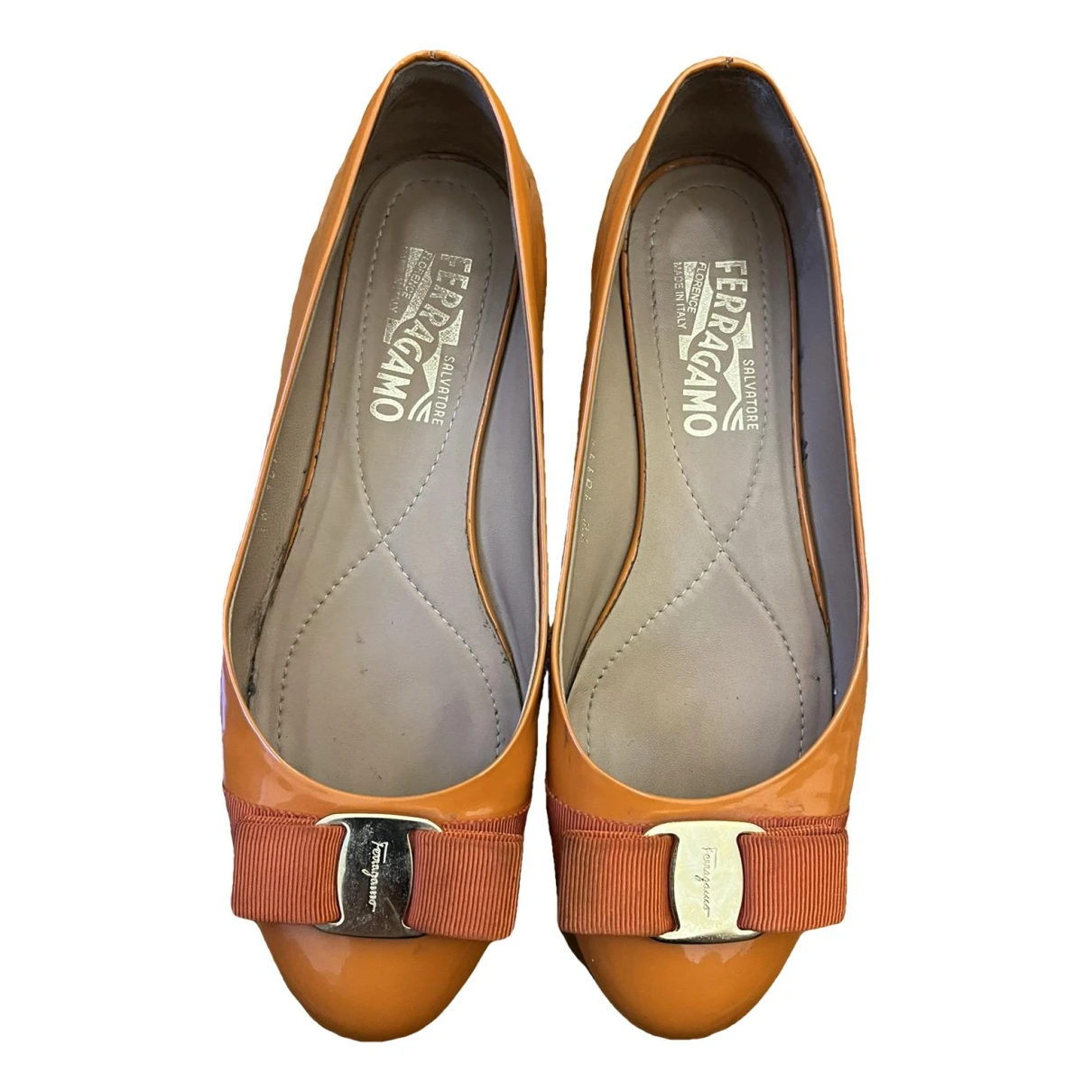 Pre-owned Ferragamo Vara Patent Leather Ballet Flats In Orange