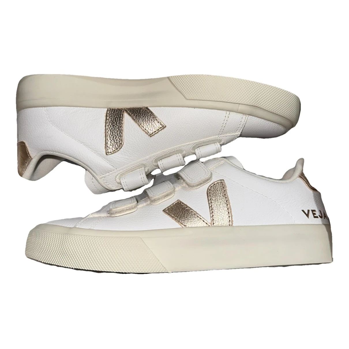 Pre-owned Veja Leather Trainers In Silver