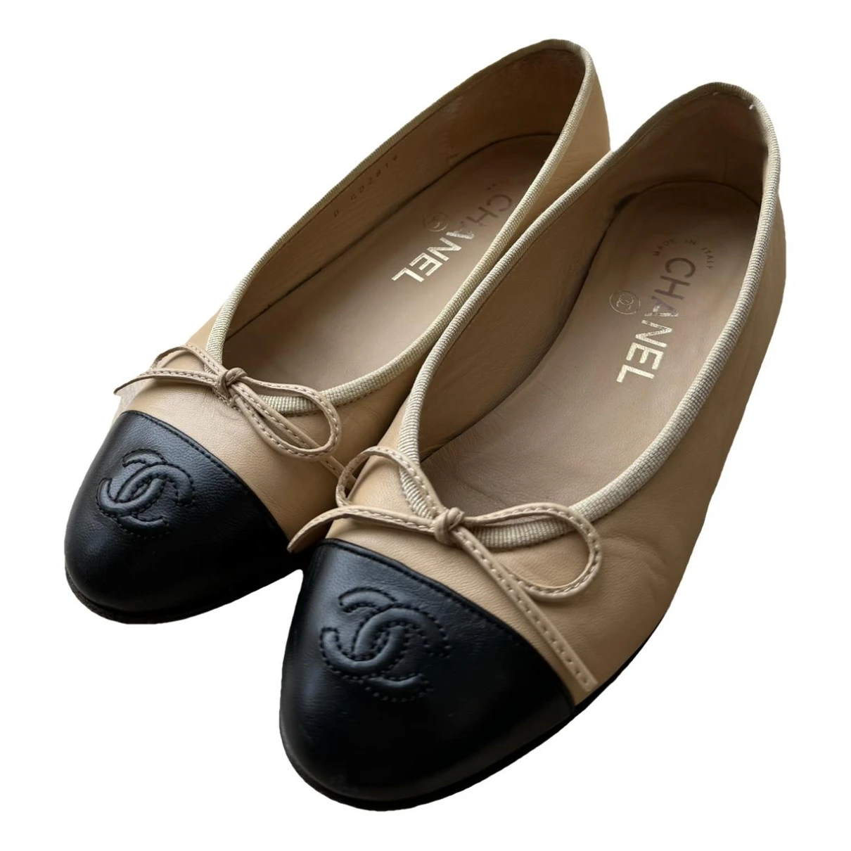 Pre-owned Chanel Cambon Leather Ballet Flats In Beige