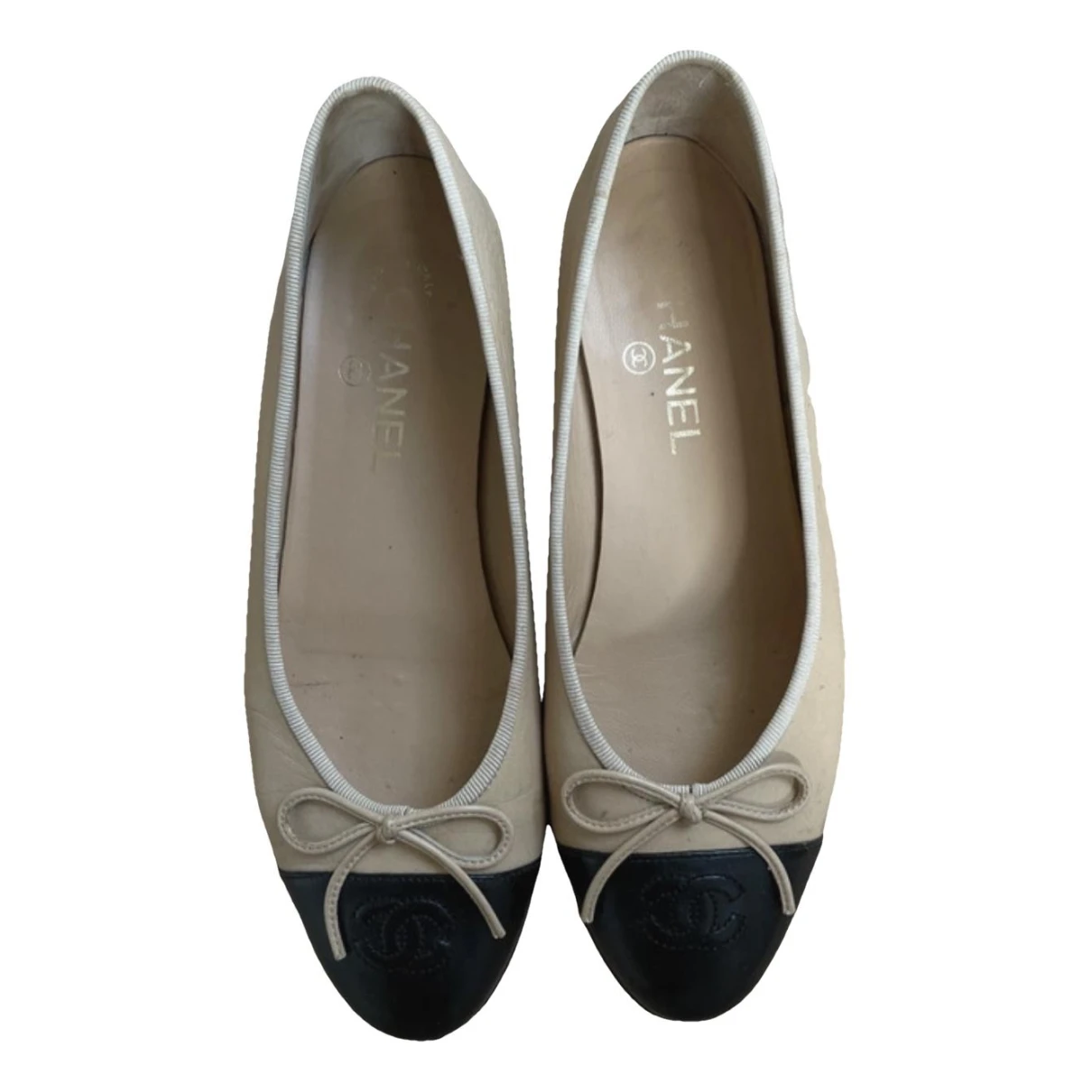 Pre-owned Chanel Leather Ballet Flats In Beige