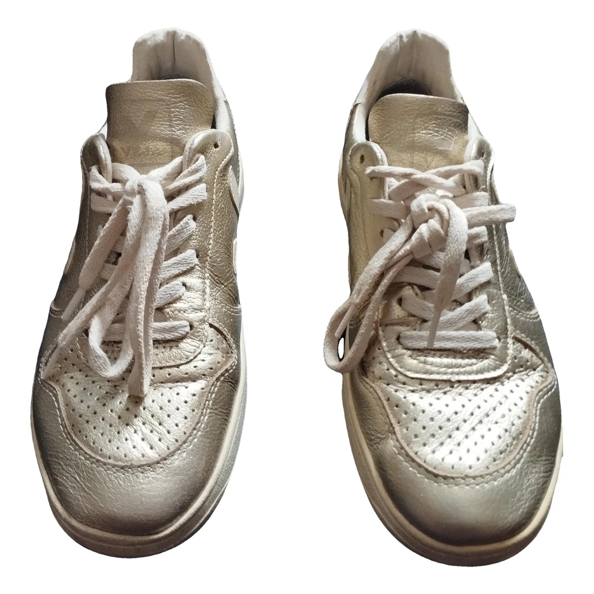 Pre-owned Veja V-10 Leather Trainers In Gold