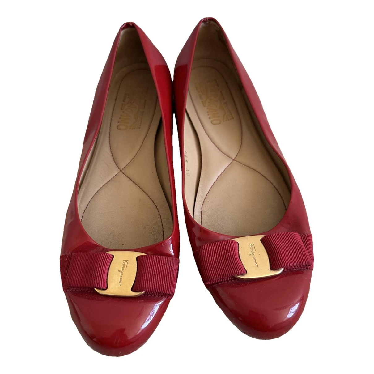 Pre-owned Ferragamo Vara Patent Leather Ballet Flats In Red