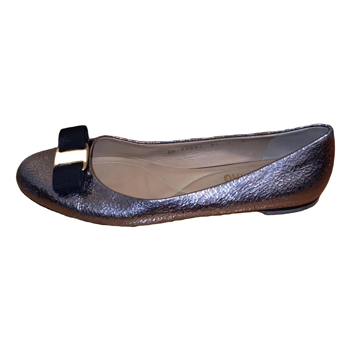 Pre-owned Ferragamo Exotic Leathers Flats In Silver