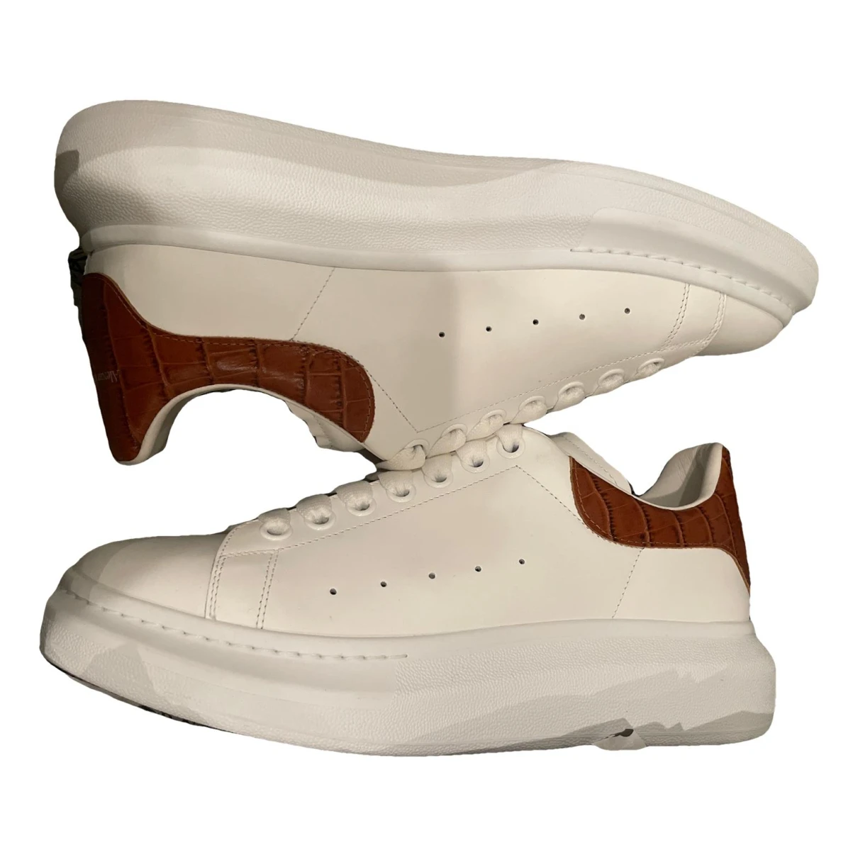 Pre-owned Alexander Mcqueen Leather Low Trainers In White