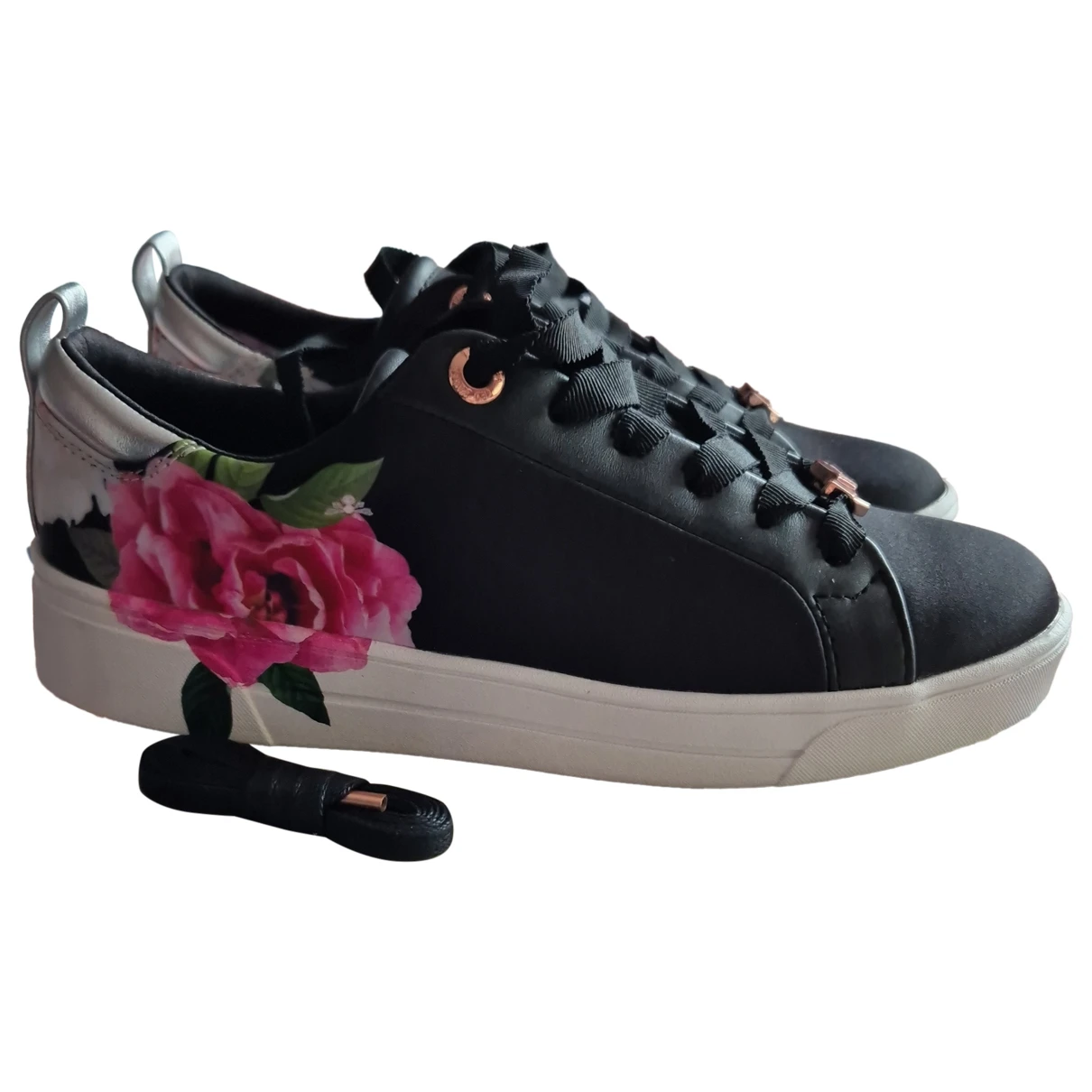 Pre-owned Ted Baker Cloth Trainers In Black