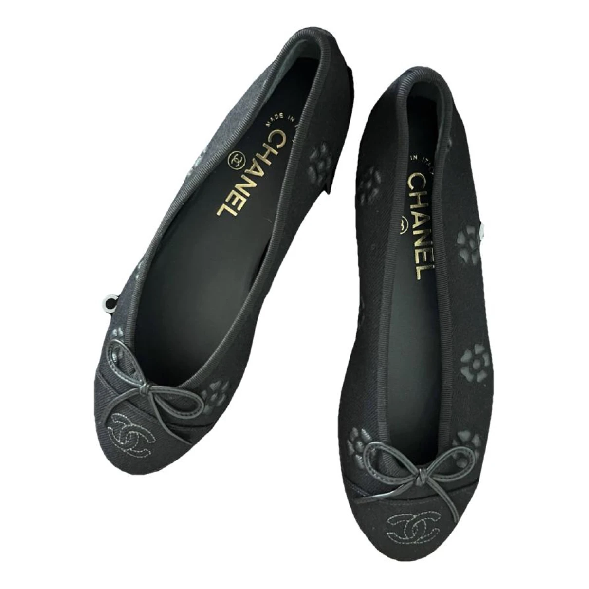 Pre-owned Chanel Ballet Flats In Black