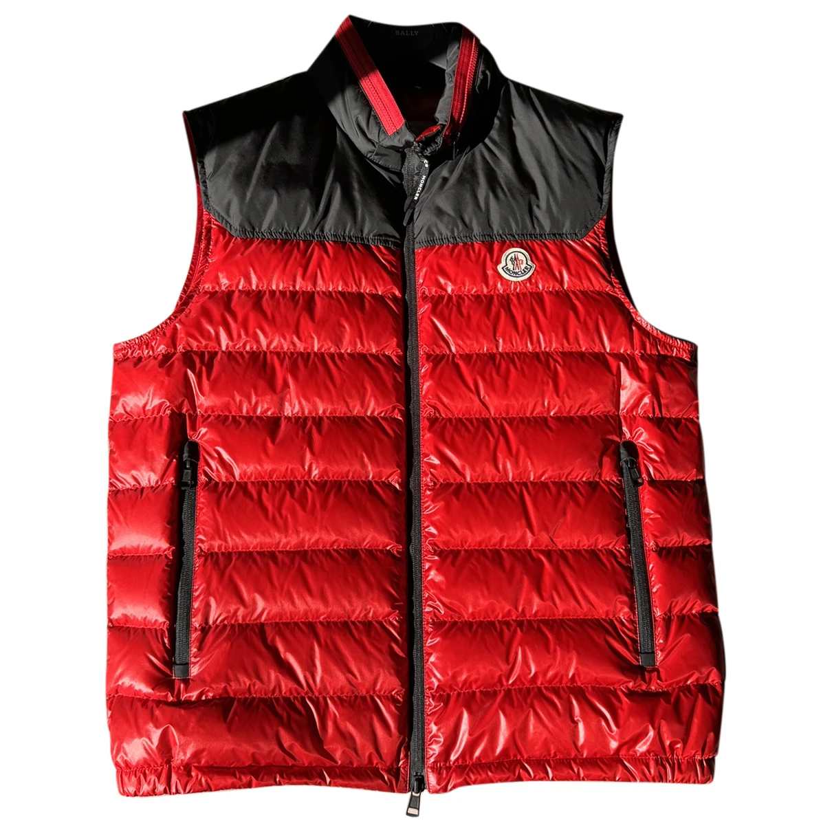 Pre-owned Moncler Vest In Red