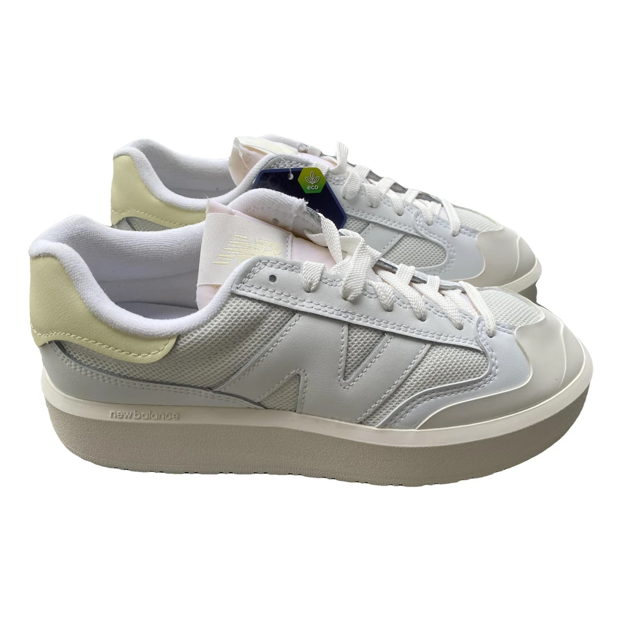 Pre-owned New Balance Cloth Trainers In White