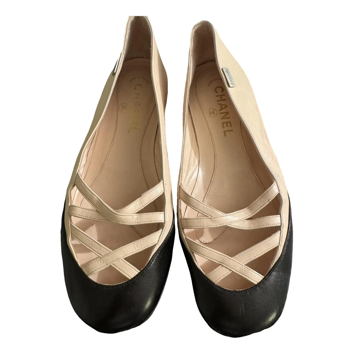 Pre-owned Chanel Leather Ballet Flats In Beige