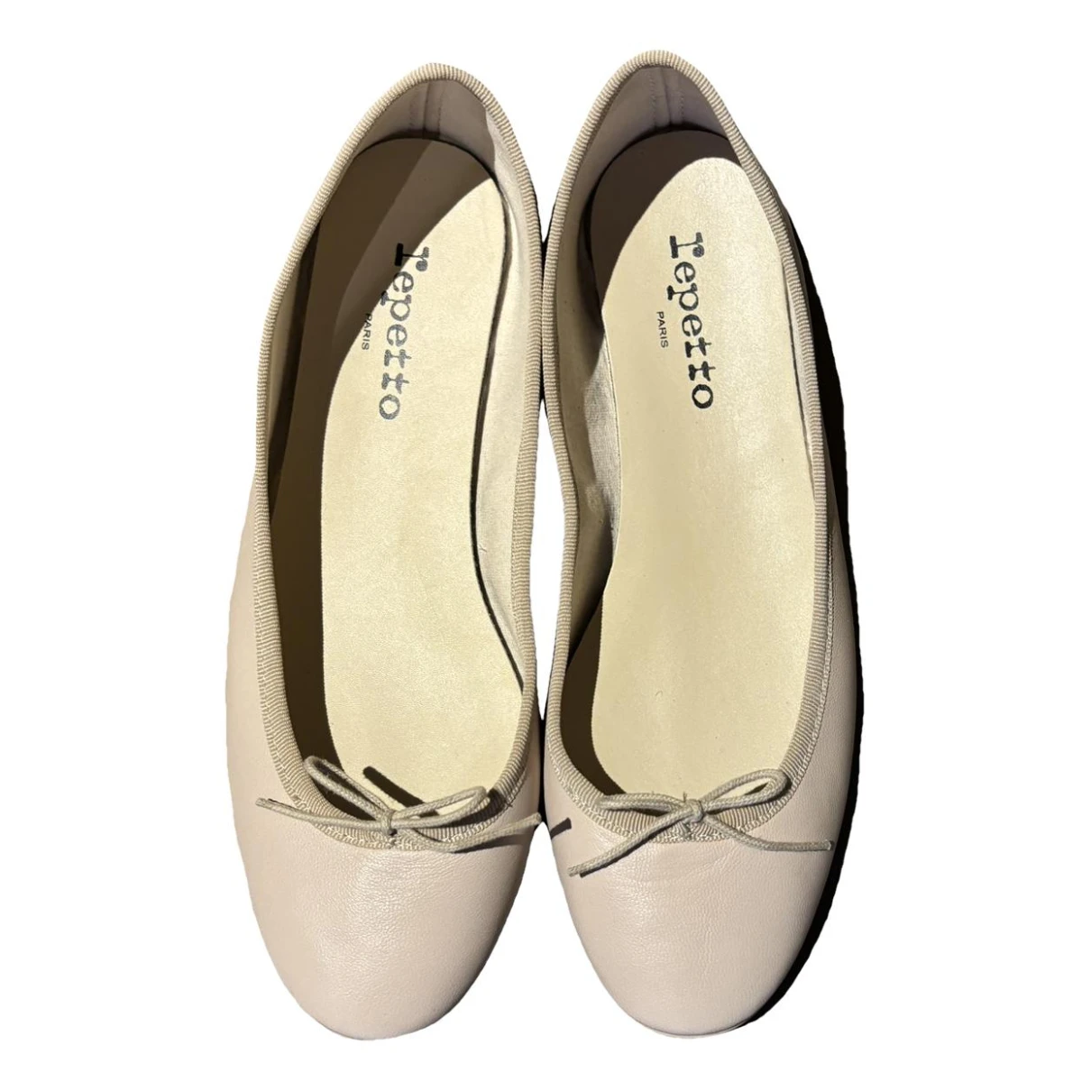 Pre-owned Repetto Leather Ballet Flats In Ecru