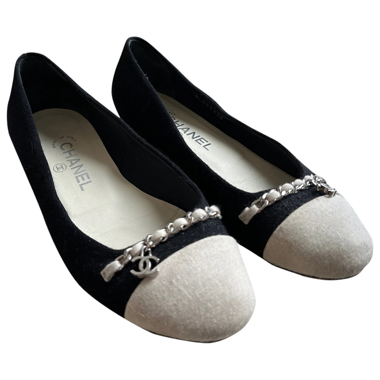 Pre-owned Chanel Cloth Ballet Flats In Beige