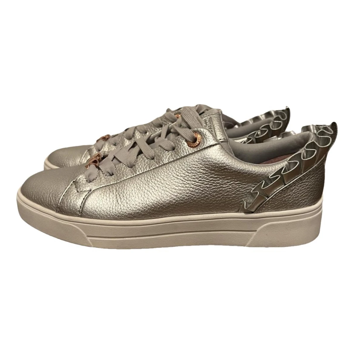 Pre-owned Ted Baker Leather Trainers In Silver