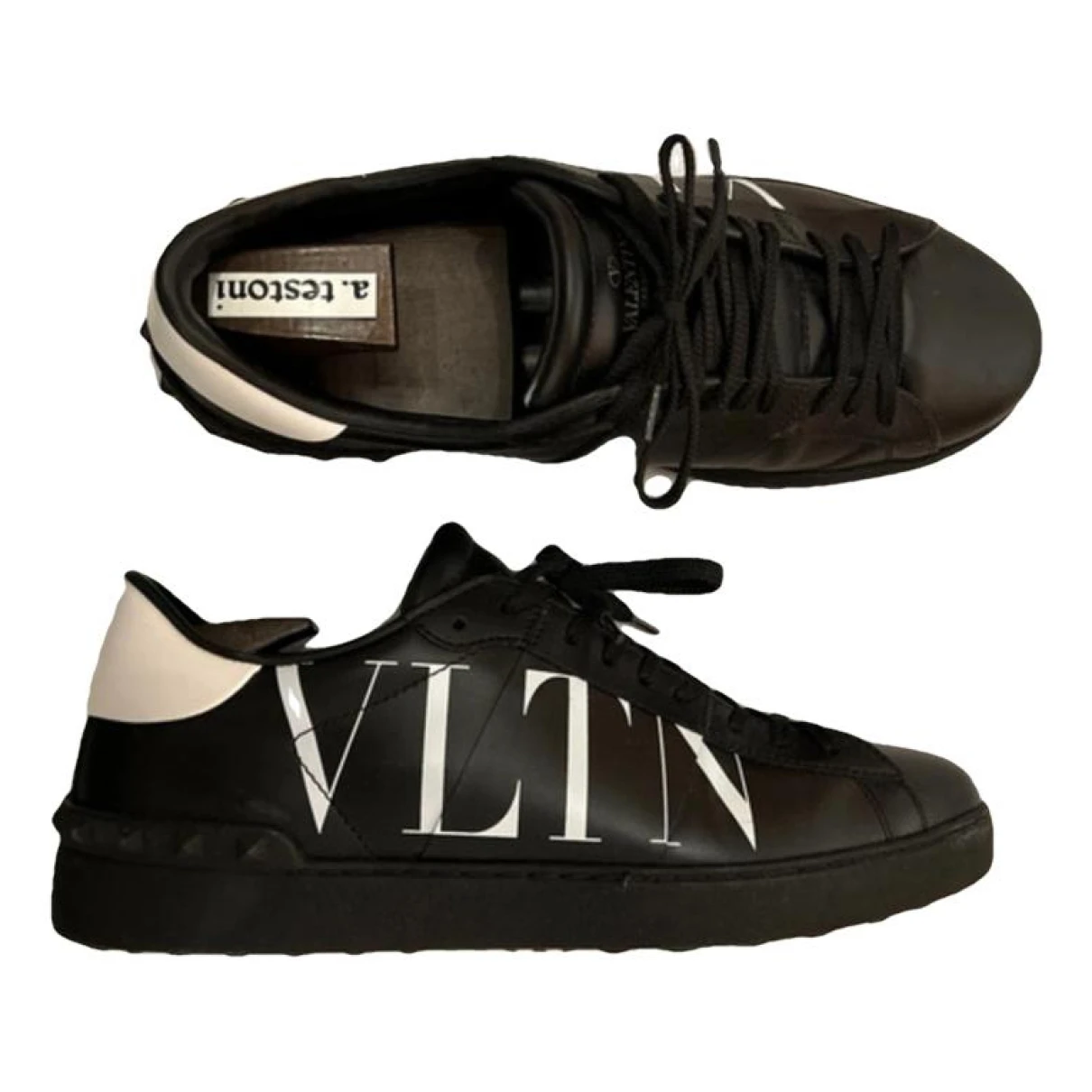 Pre-owned Valentino Garavani Open Vltn Leather Low Trainers In Black