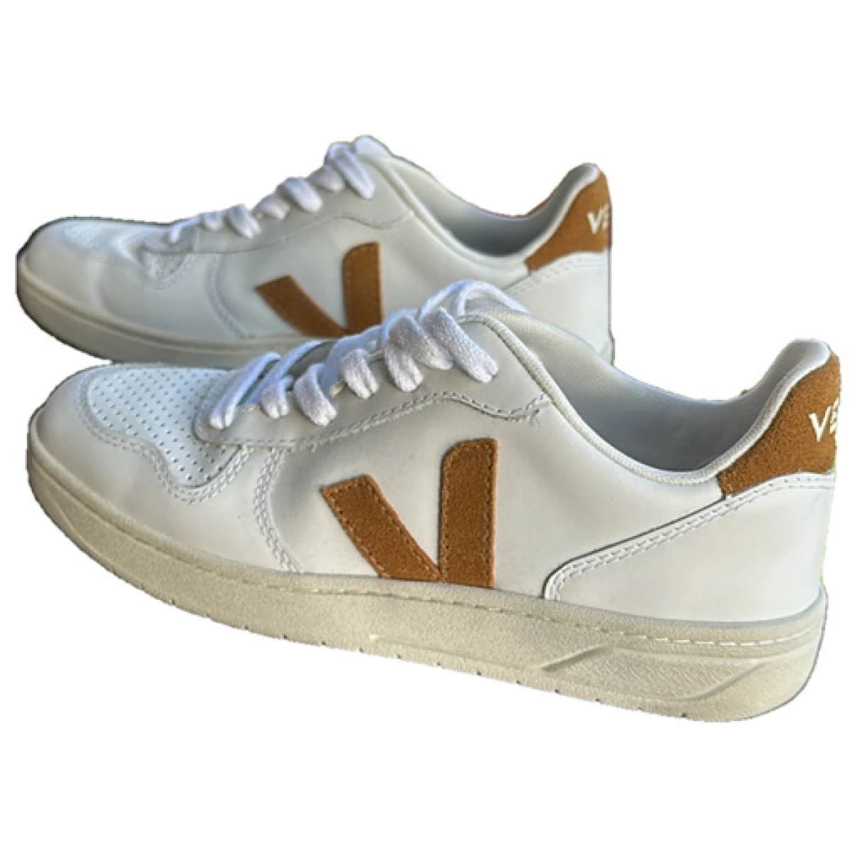 Pre-owned Veja V-10 Leather Trainers In Camel