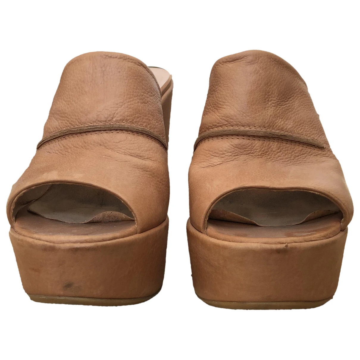 Pre-owned Stuart Weitzman Leather Mules & Clogs In Beige