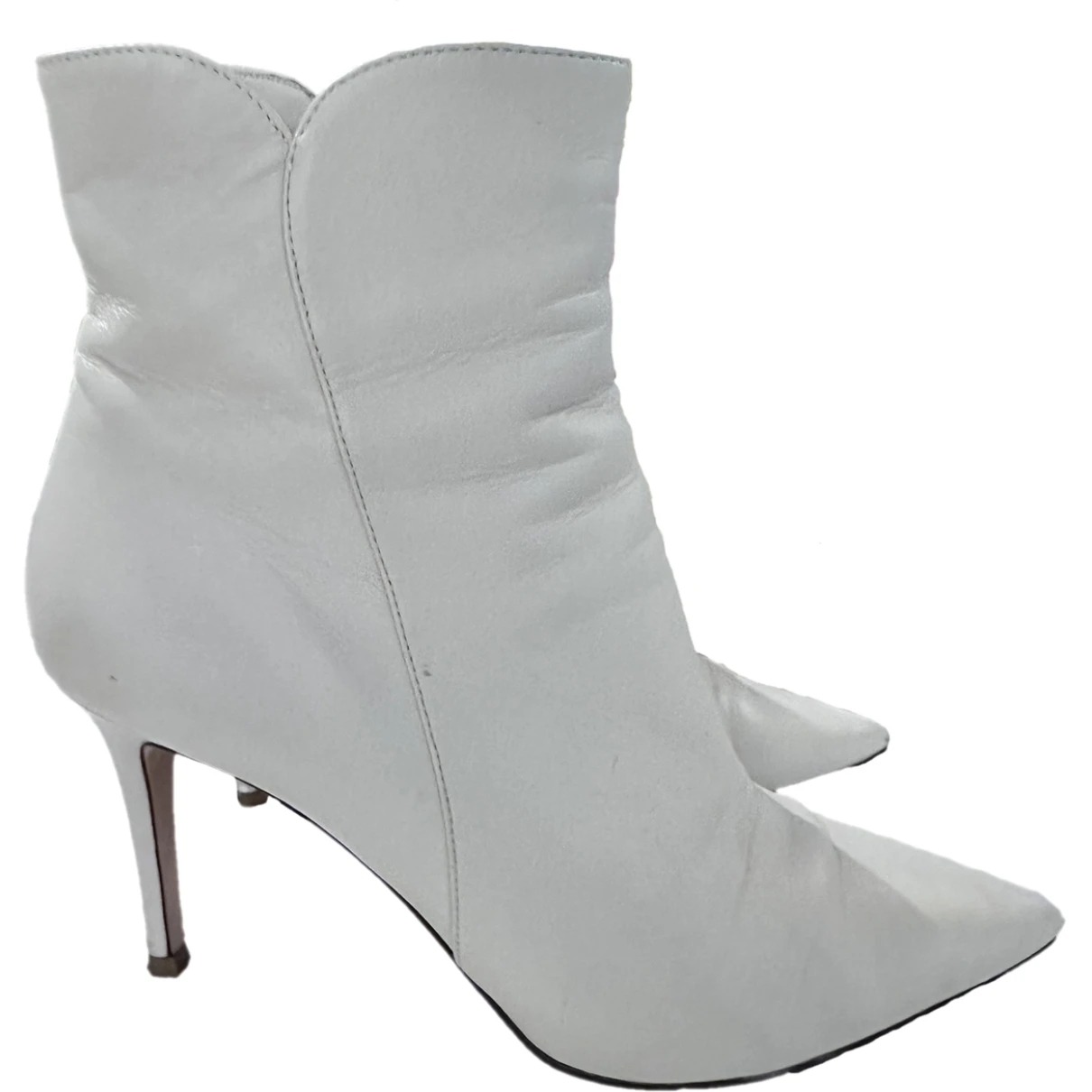 Pre-owned Gianvito Rossi Leather Ankle Boots In White