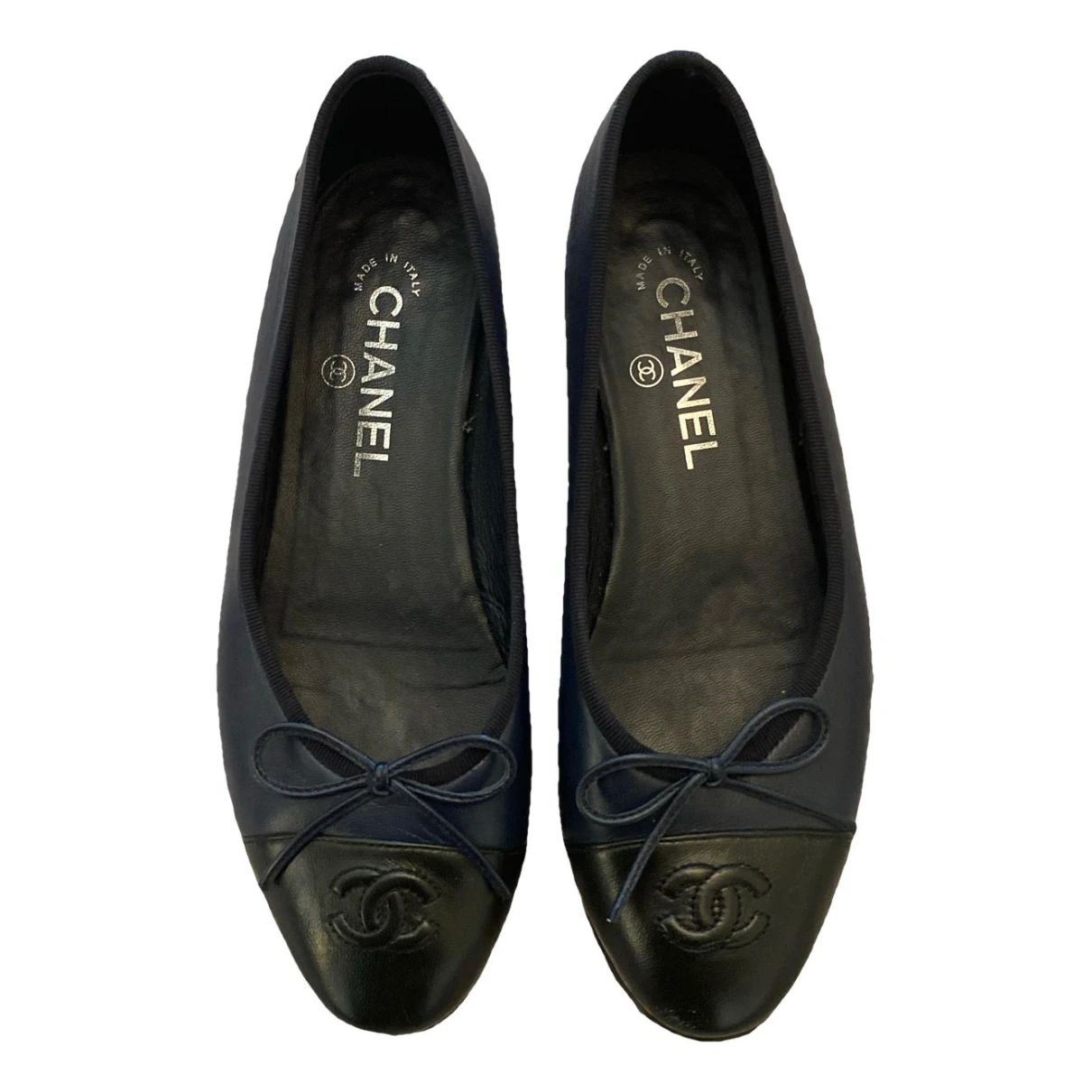 Pre-owned Chanel Leather Ballet Flats In Navy