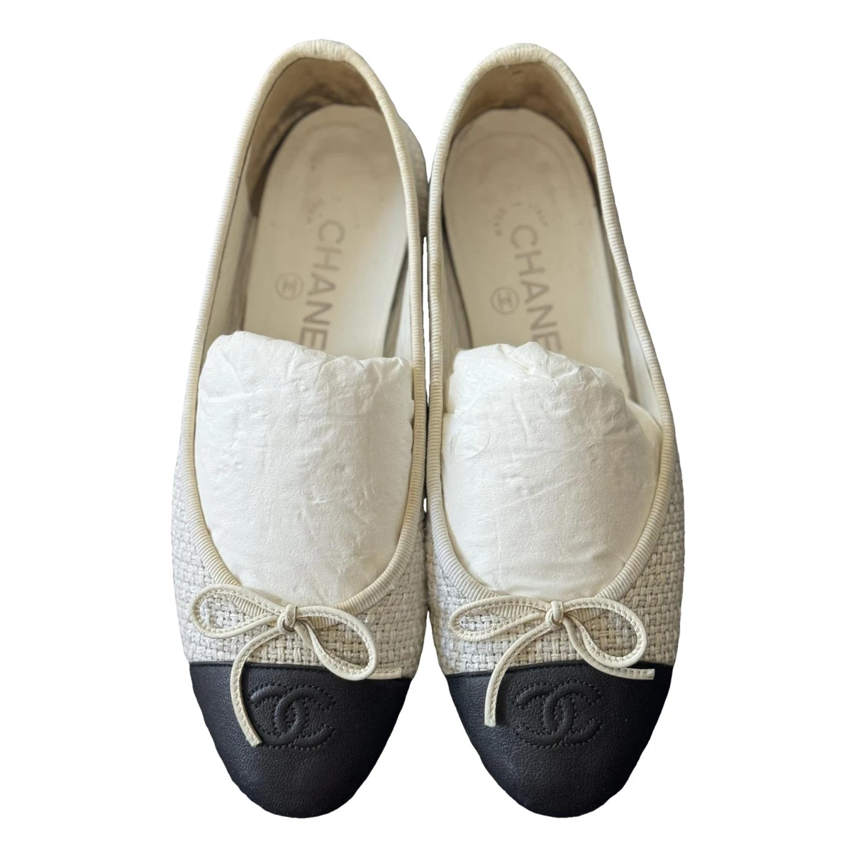 Pre-owned Chanel Tweed Ballet Flats In White