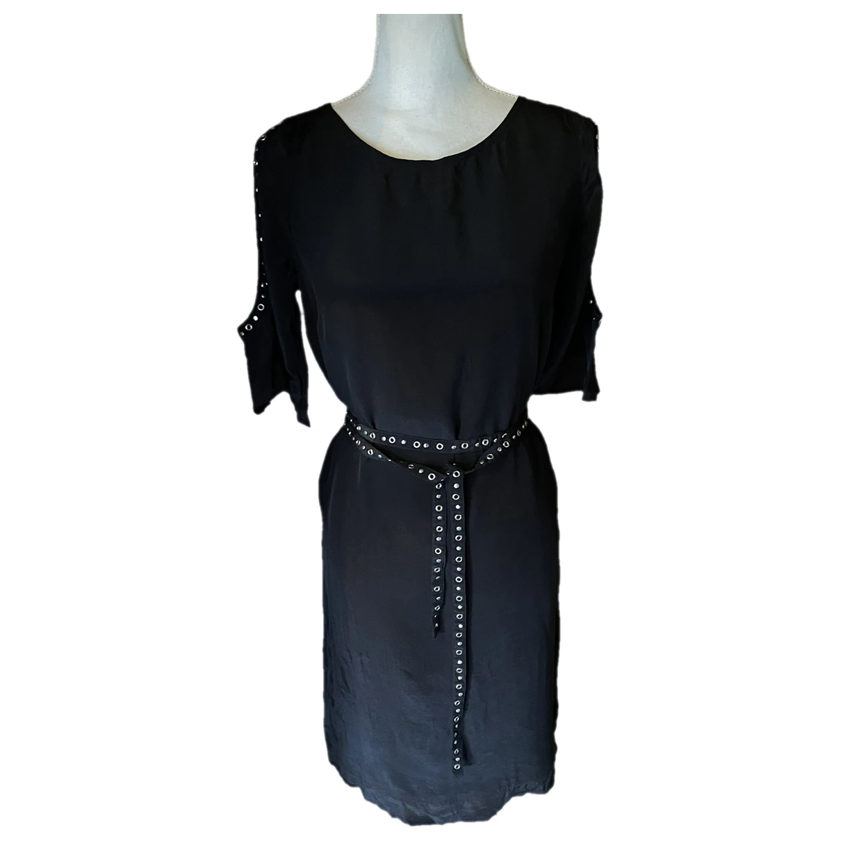 Pre-owned Ikks Mid-length Dress In Black