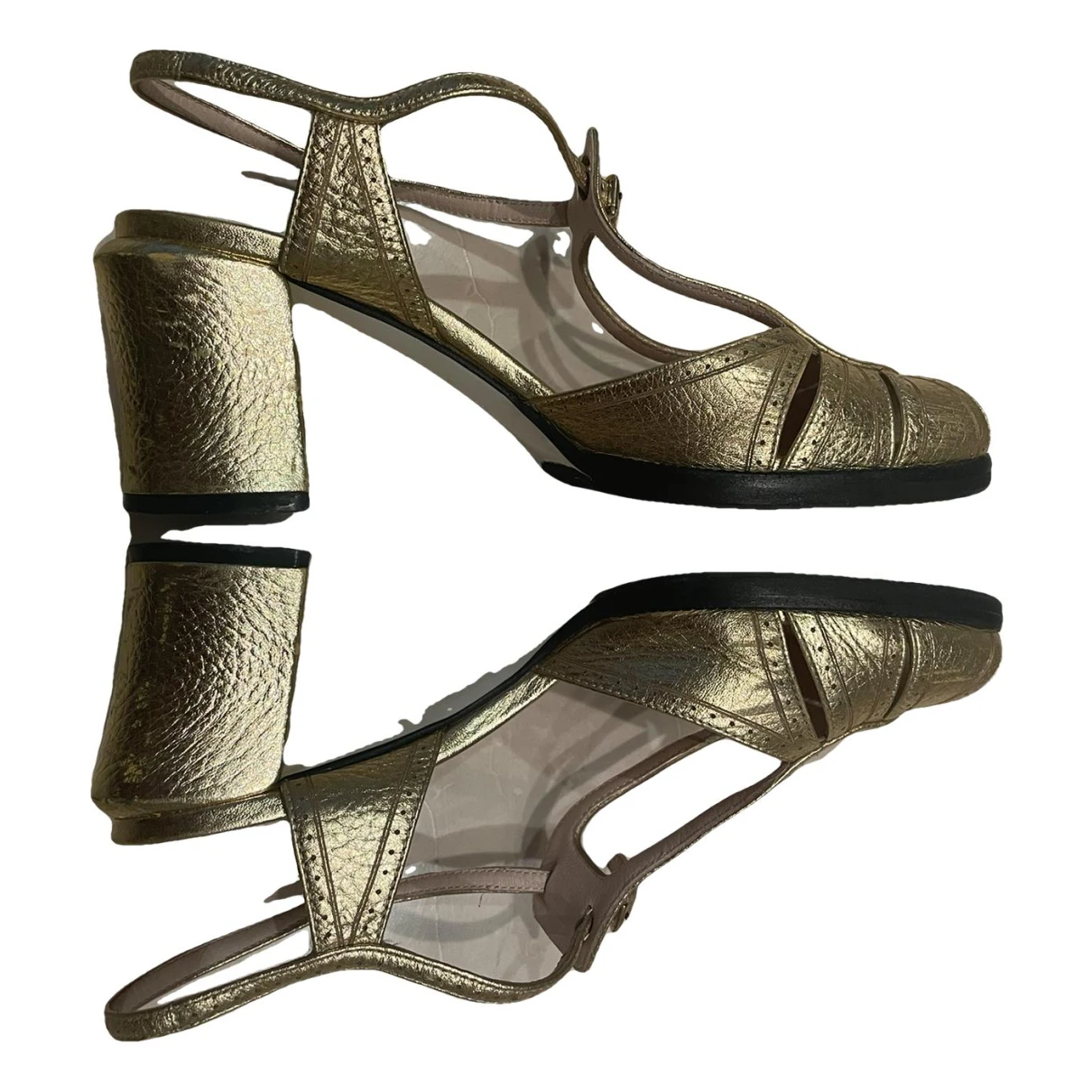 Pre-owned Fendi Leather Heels In Gold