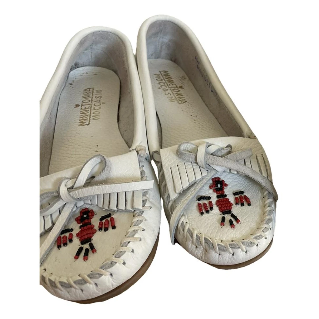 Pre-owned Minnetonka Leather Ballet Flats In White